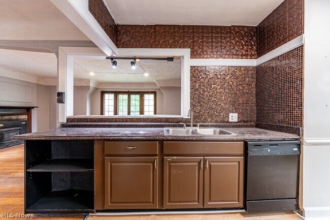 Building Photo - 18405 Newell Rd