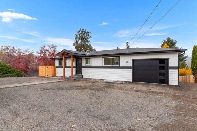 Building Photo - 460 N James Ave