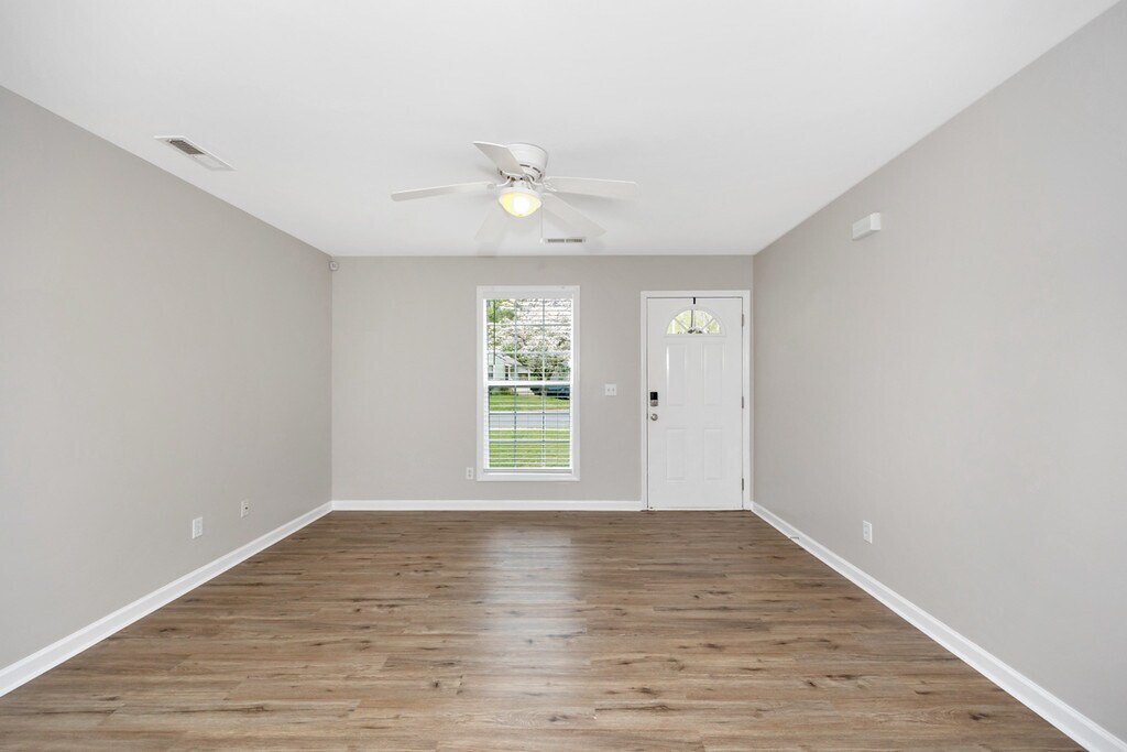 Building Photo - 800 Linwood Dr NW