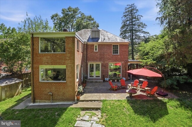 Building Photo - 3221 Coquelin Terrace
