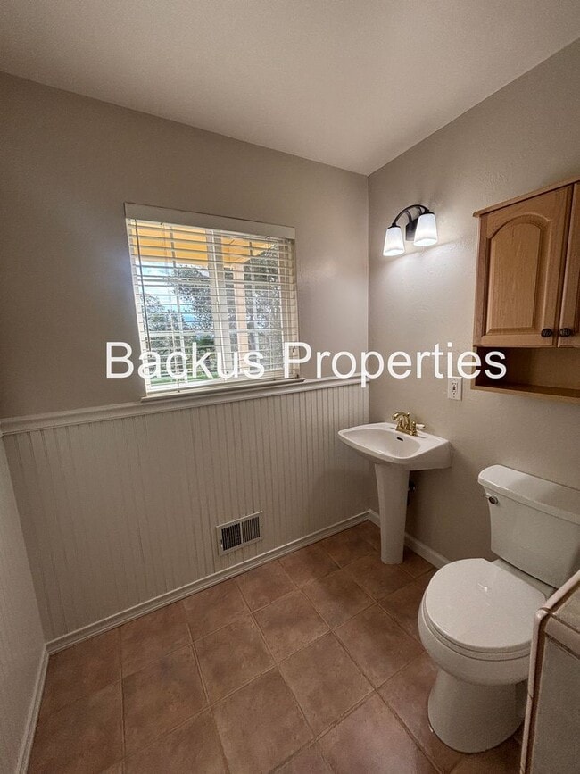 Building Photo - Great one-story home with the serenity of Pine Canyon