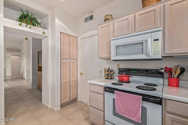 Building Photo - 14113 W Robertson Dr