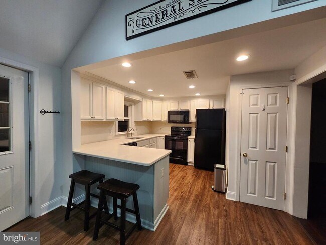 Building Photo - 51 Bunting Ln