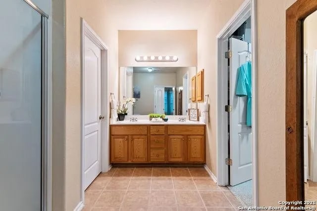 Building Photo - 8415 Spicewood Bend