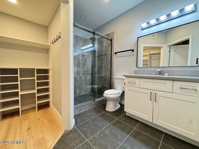 Building Photo - 1701 E Colter St