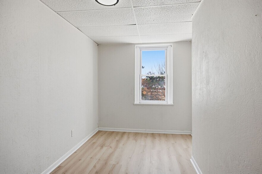 Building Photo - 141 Oneida St