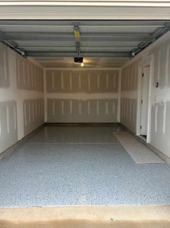 Building Photo - Brand New townhome in the heart of Newton!