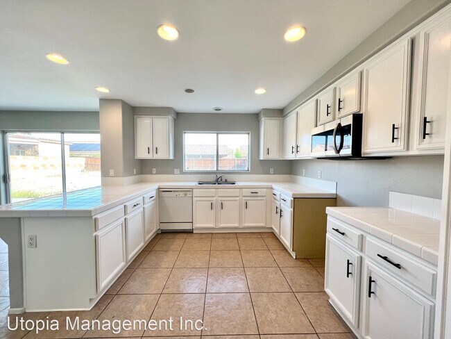 Building Photo - 6 br, 3 bath House - 84118 Avenida Cedrus