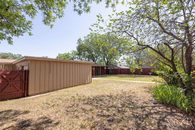 Building Photo - For  Lease