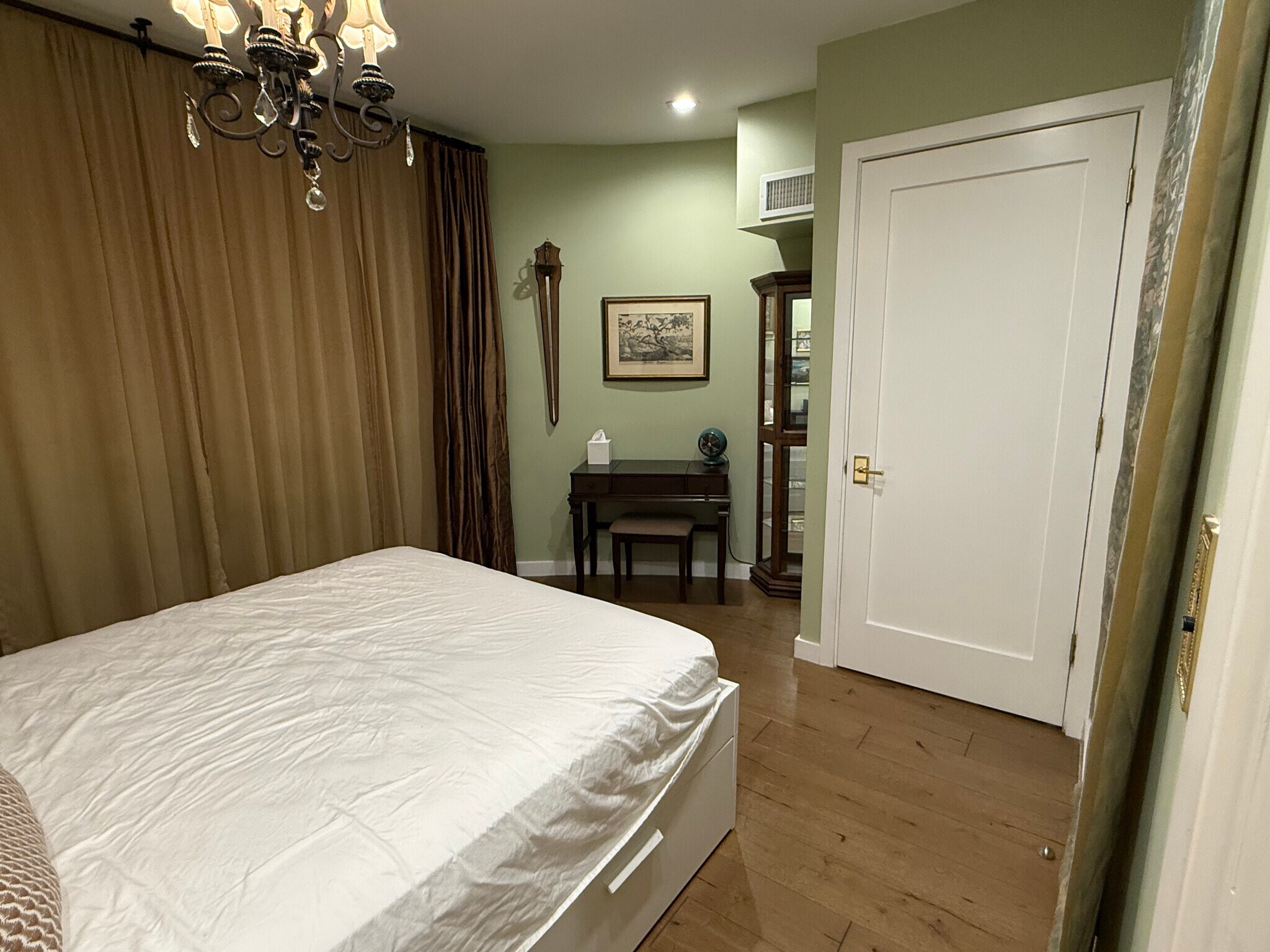 Building Photo - 44 Box St