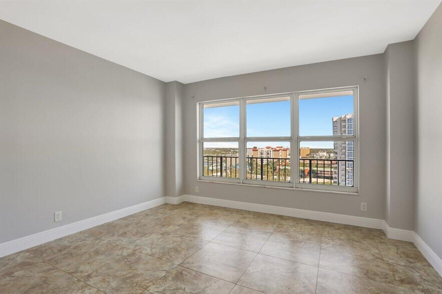 Building Photo - 405 N Ocean Blvd