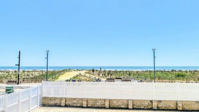 Building Photo - 108 S Montpelier Ave