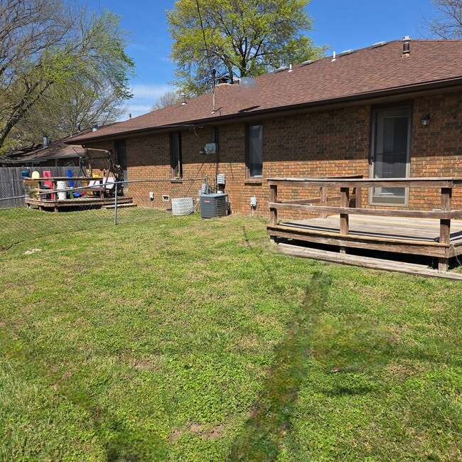 Building Photo - 436-436 E Redwood St