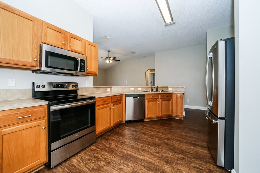 Building Photo - 2631 Creek Ridge Dr