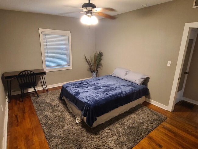 Building Photo - 207 Edwards St