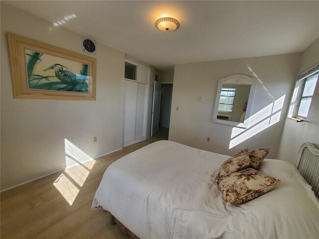 Building Photo - 200 N Betty Ln