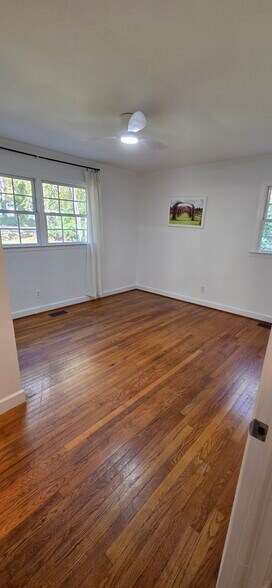 Building Photo - 135 Windsor Cir