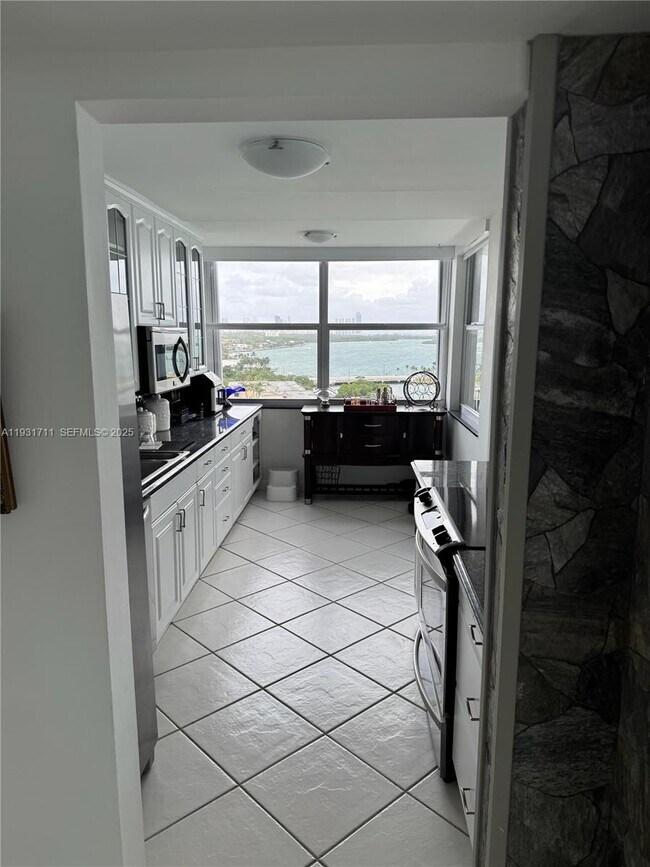 Building Photo - 11930 N Bayshore Dr