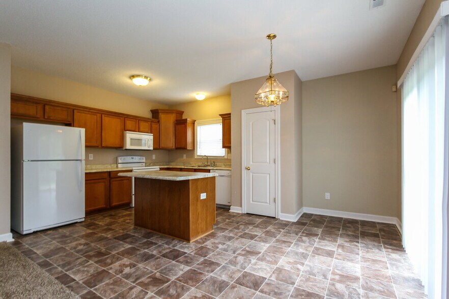 Building Photo - 5834 Long Lake Ln.