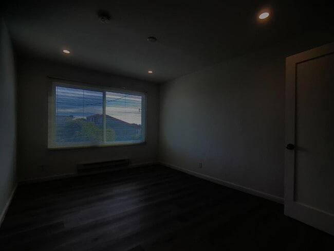 Building Photo - 404 Spruce Ave