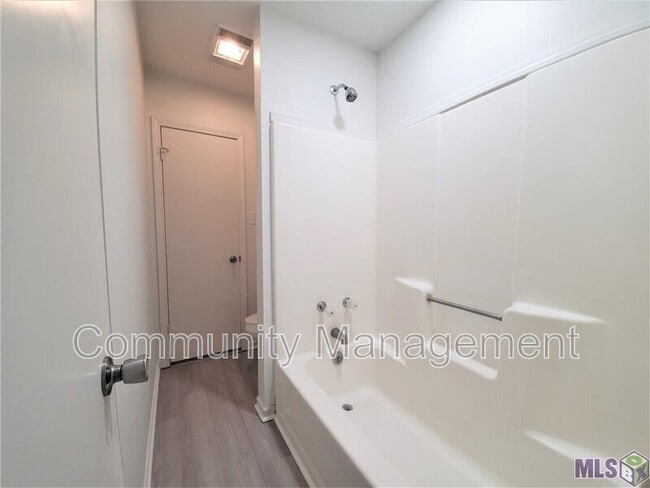 Building Photo - 8036 Bayou Fountain Ave