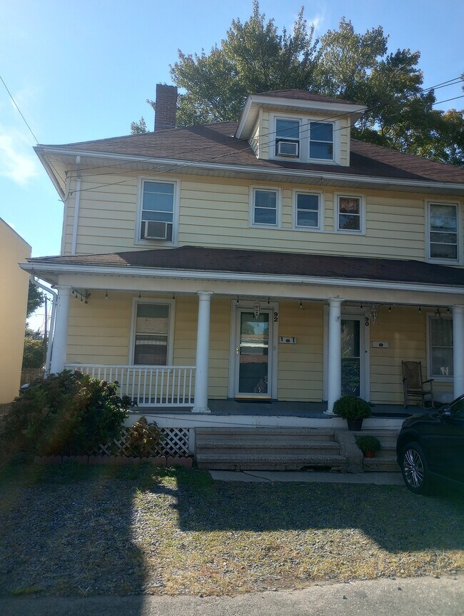 Primary Photo - 92 Thorpe St