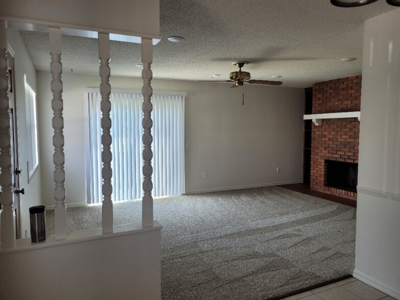 Primary Photo - 2613 W Oak St