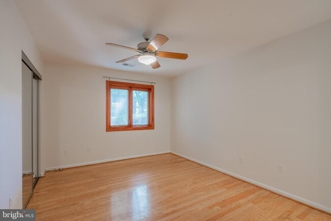 Building Photo - 1809 N Uhle St