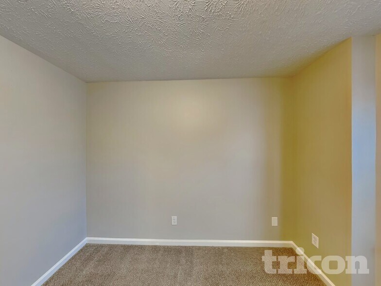 Building Photo - 1420 Buckingham Pl