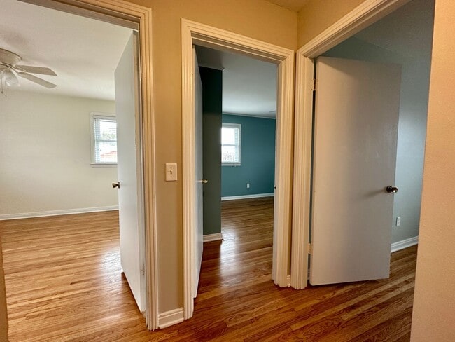 Building Photo - Remodeled beauty in Charolette Park