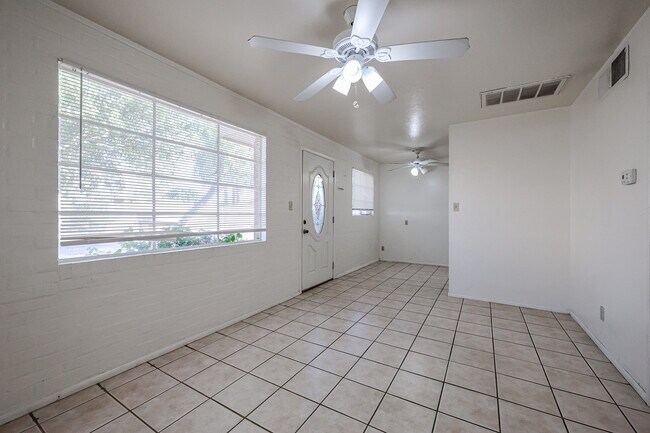 Building Photo - 4608 N 10th Pl