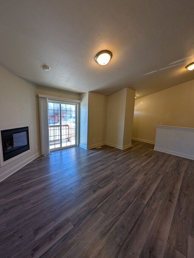 Building Photo - 286 La Valle Strada