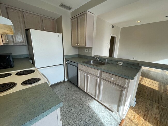 Building Photo - Junior League - 3039 M