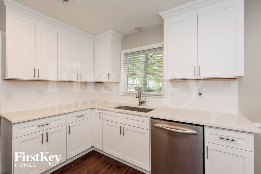 Building Photo - 4914 Chestnut Lake Dr