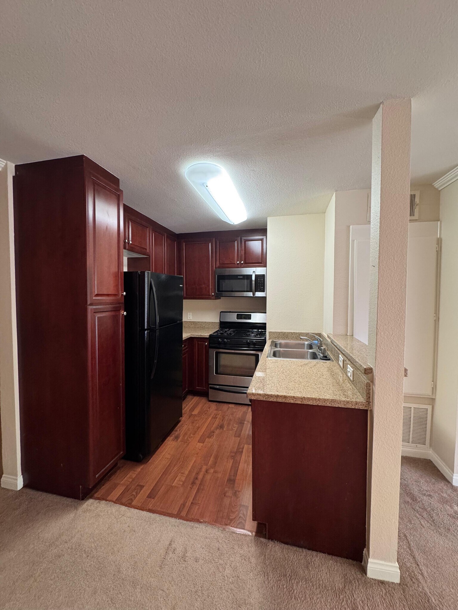 Building Photo - 5510 Owensmouth Ave