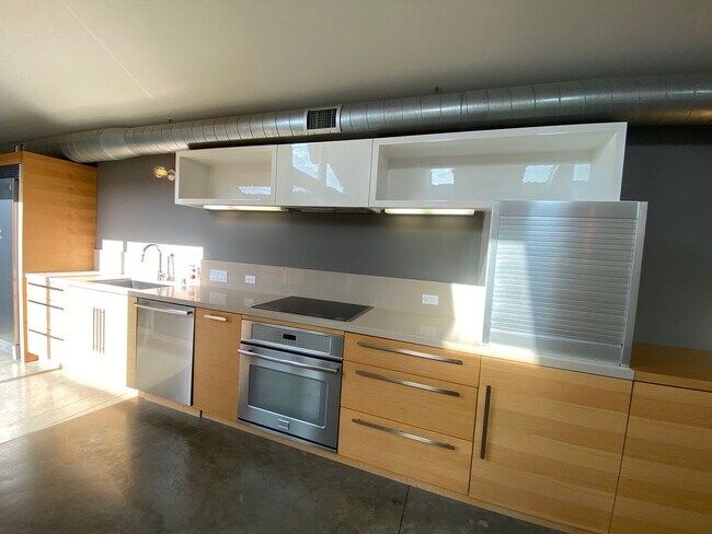Building Photo - M340 - Miller