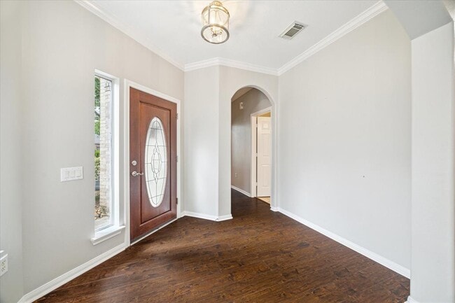 Building Photo - 1315 Varese Dr