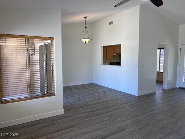 Building Photo - 9828 Villa Ridge Dr