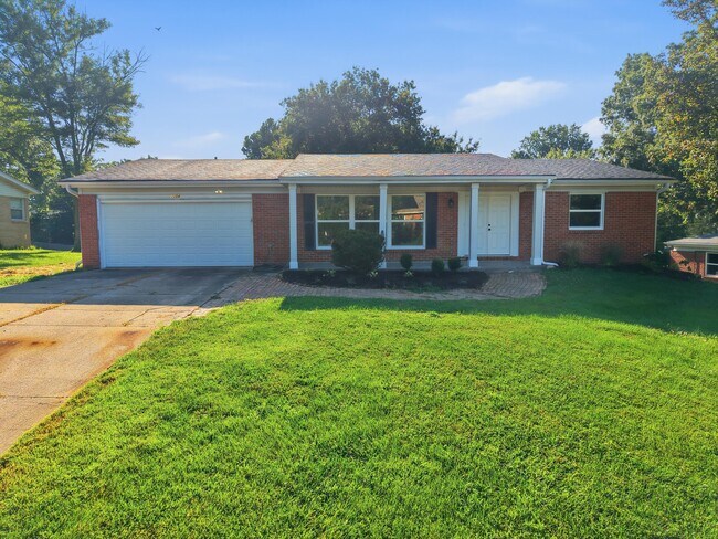 Building Photo - 1104 Falcon Dr