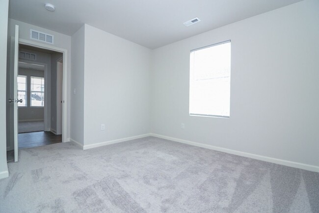 Building Photo - 132 Elegance Wy
