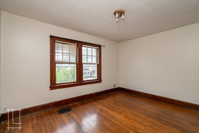 Building Photo - 1448-1450 Summit St.