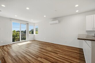 Building Photo - 1548 1546 62nd Ave