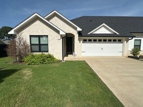 Building Photo - Magnolia Park #10750