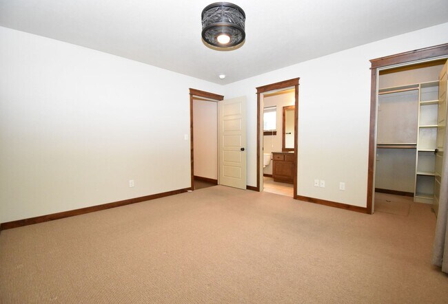 Building Photo - 103 Covey Ct