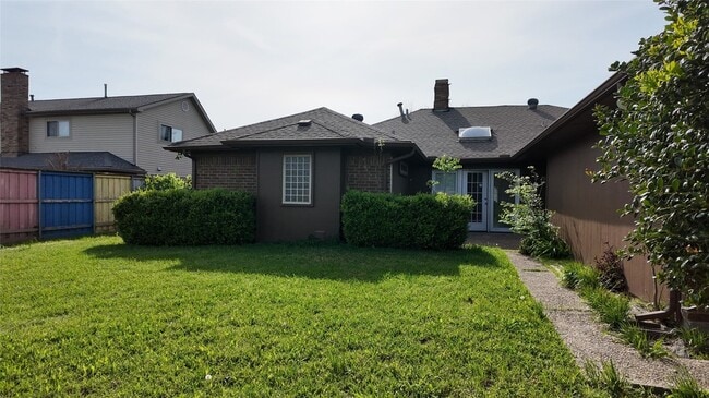 Building Photo - 613 Palomar Ln