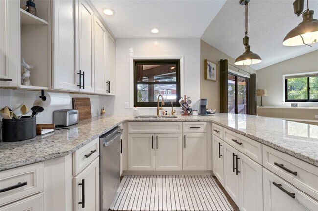 Building Photo - 10911 Victoria Arbor Way