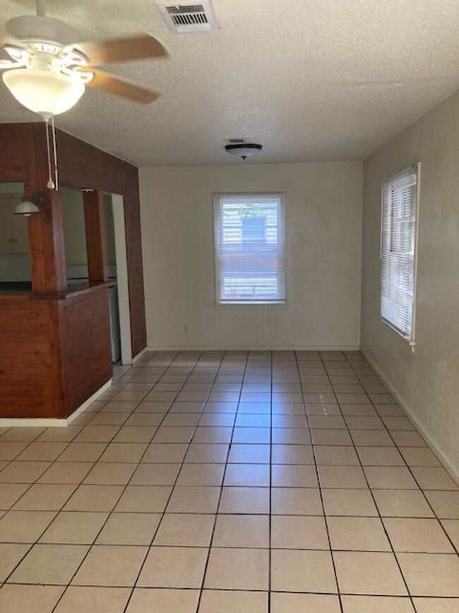 Building Photo - Biloxi 3 Bedroom