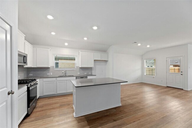 Building Photo - 443 Sebring Cir