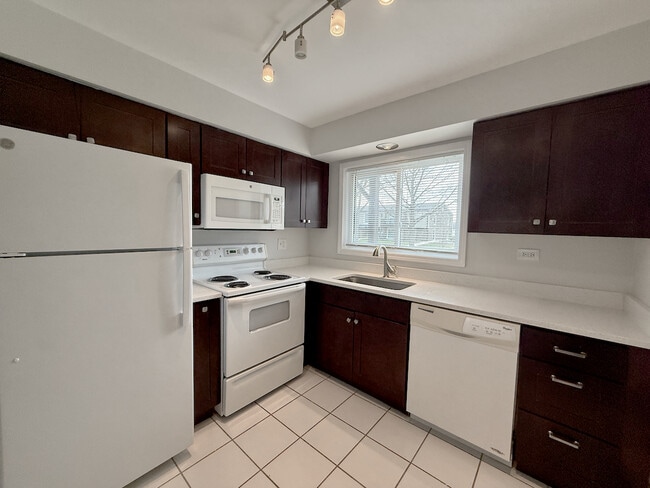 Building Photo - 337 N Carter St