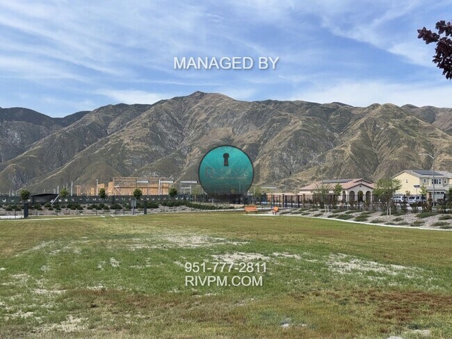 Building Photo - REMARKABLE RENTAL OPPORTUNITY IN SAN JACIN...